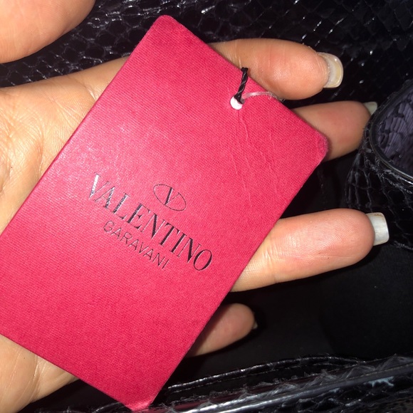 VALENTINO BLACK PYTHON ROCKSTUD BAG GOLD CHAIN - Picture 9 of 12